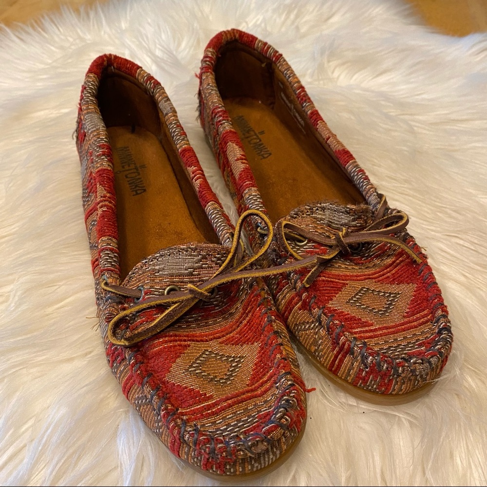 Minnetonka Red Baja Tapestry Moccasins 9 EUC